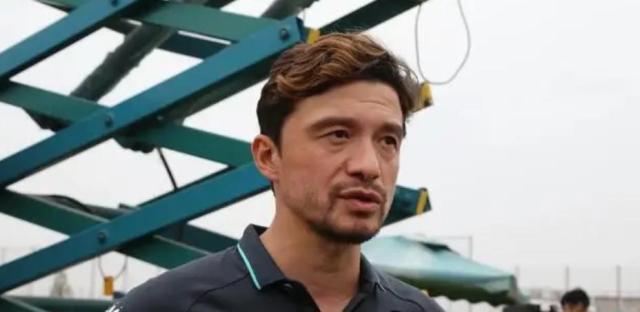 开云登录入口地址-击败五位对手当选大连人主帅 谢晖与家人今日抵连