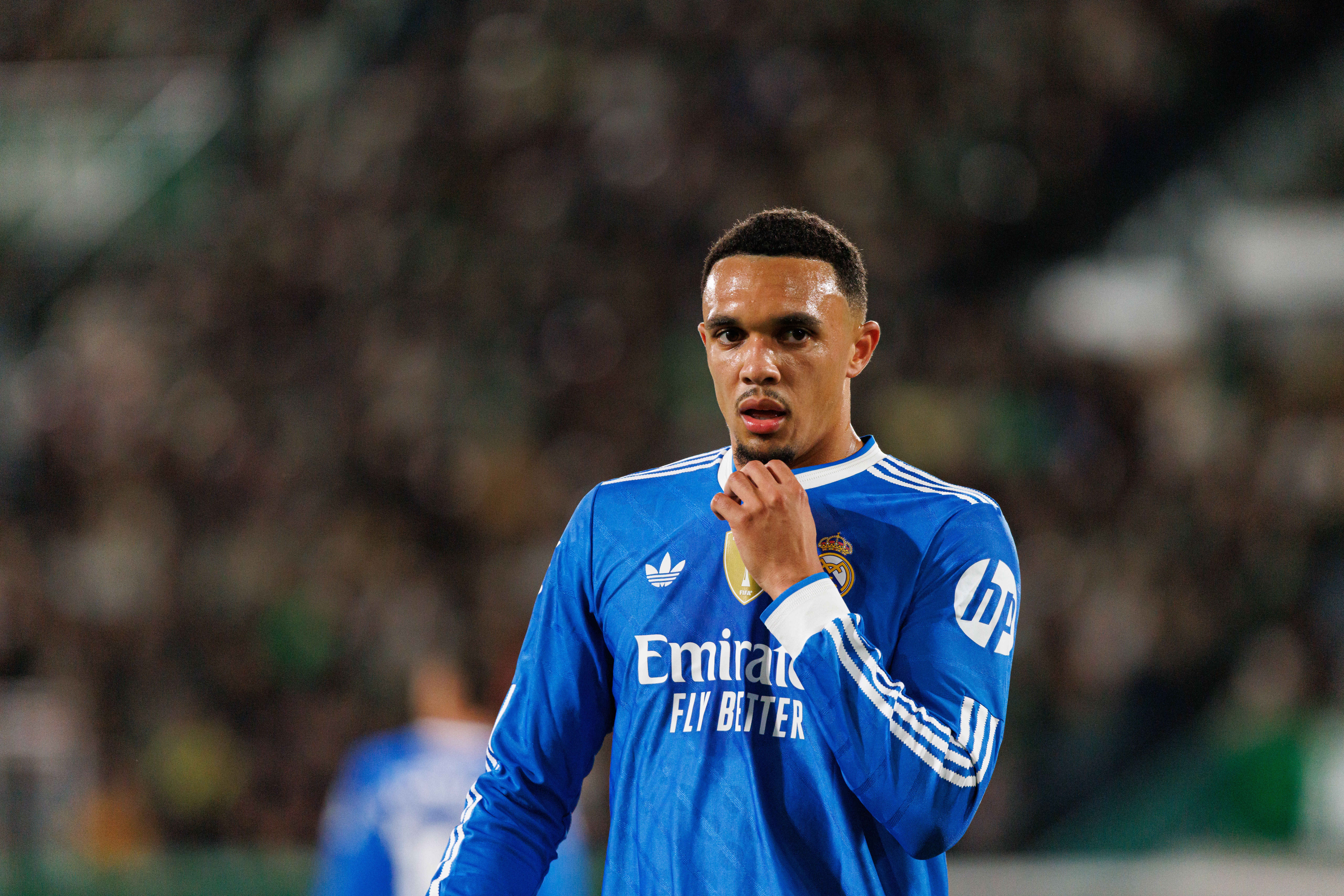 开云电子-阿诺德在皇马没有未来？邮报辟谣：阿韦洛亚没有要求他离队